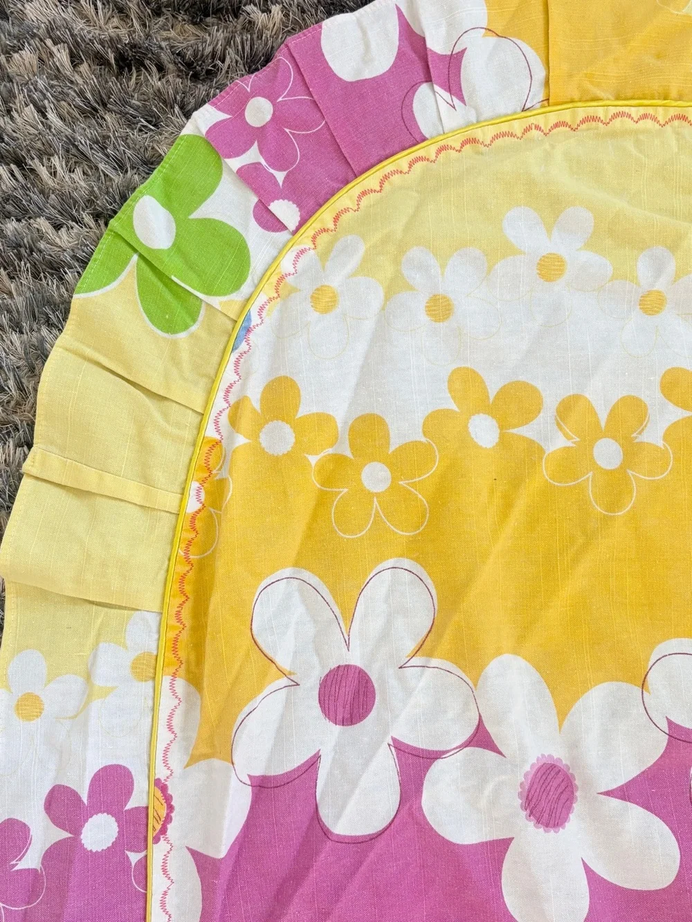 VTG 70s Fieldcrest Lazy Daisy Bedspread Full Mod Flower Power Ruffle Pink Yellow